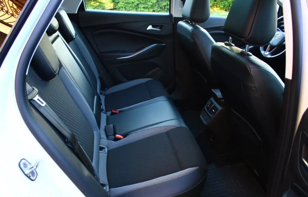 Opel Grandland X cena 69900 przebieg: 145000, rok produkcji 2018 z Barwice małe 781